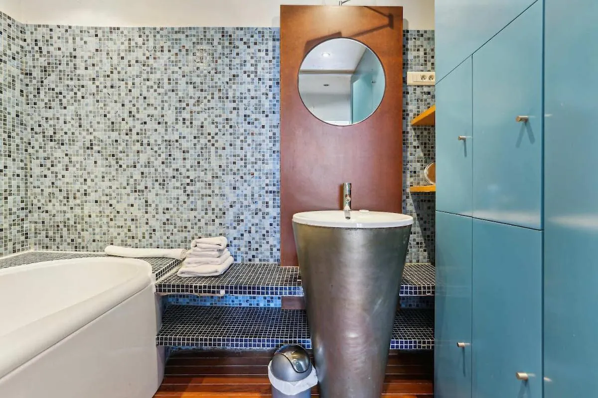 Place Contrescarpe 2 Bedroom Flat Paris Apartment