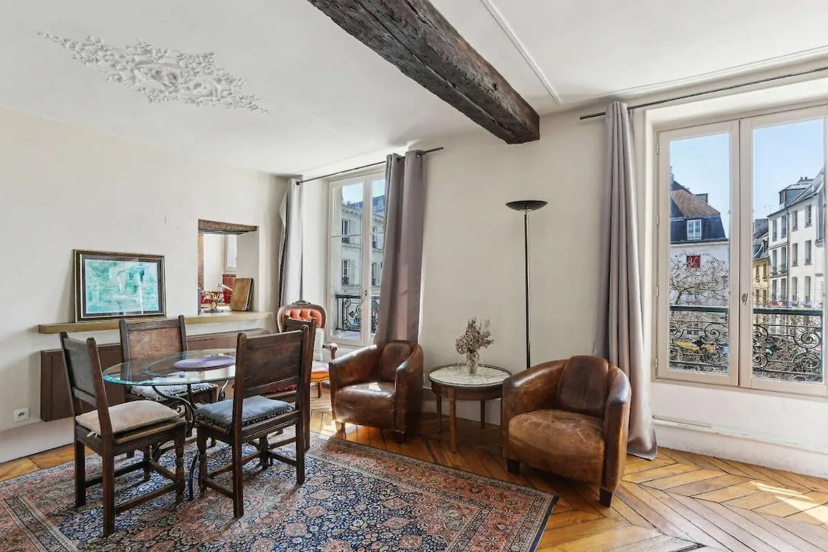 Place Contrescarpe 2 Bedroom Flat Paris France