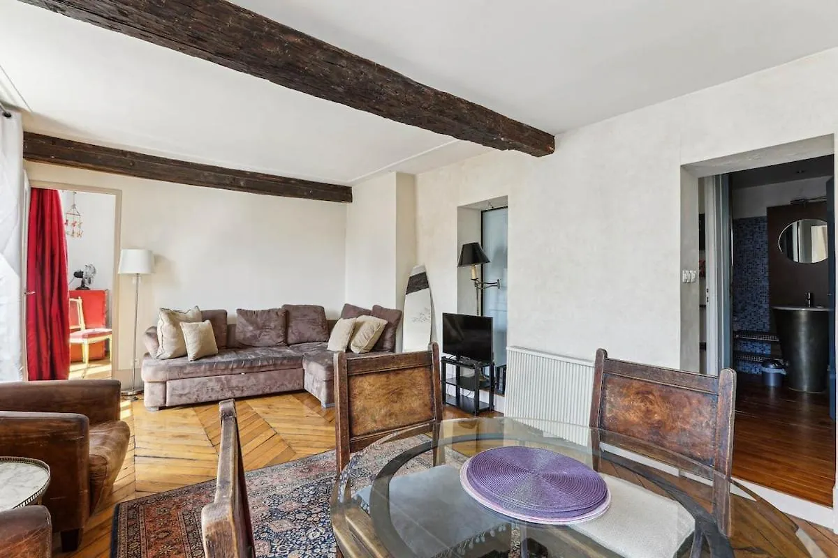 Place Contrescarpe 2 Bedroom Flat Paris