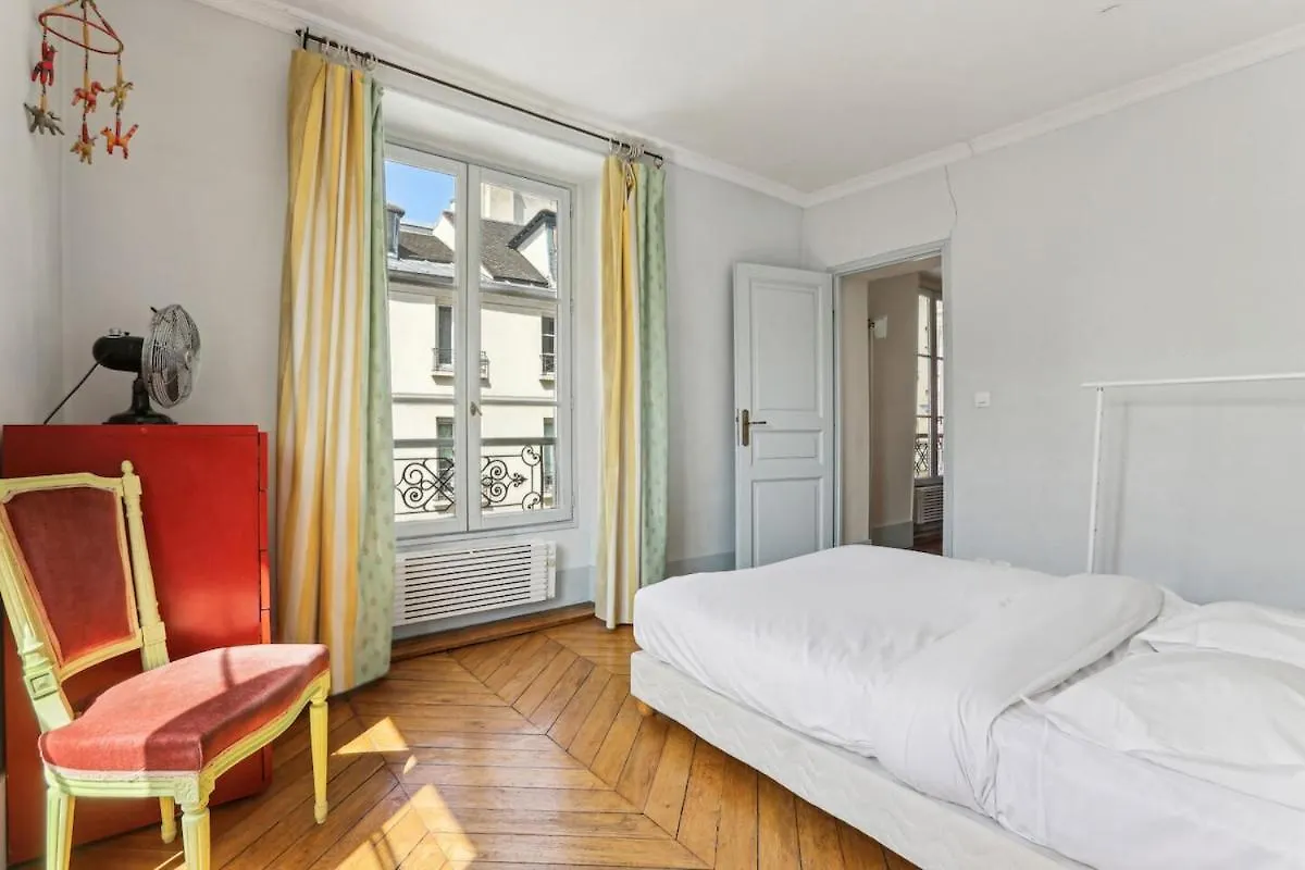 Place Contrescarpe 2 Bedroom Flat パリ